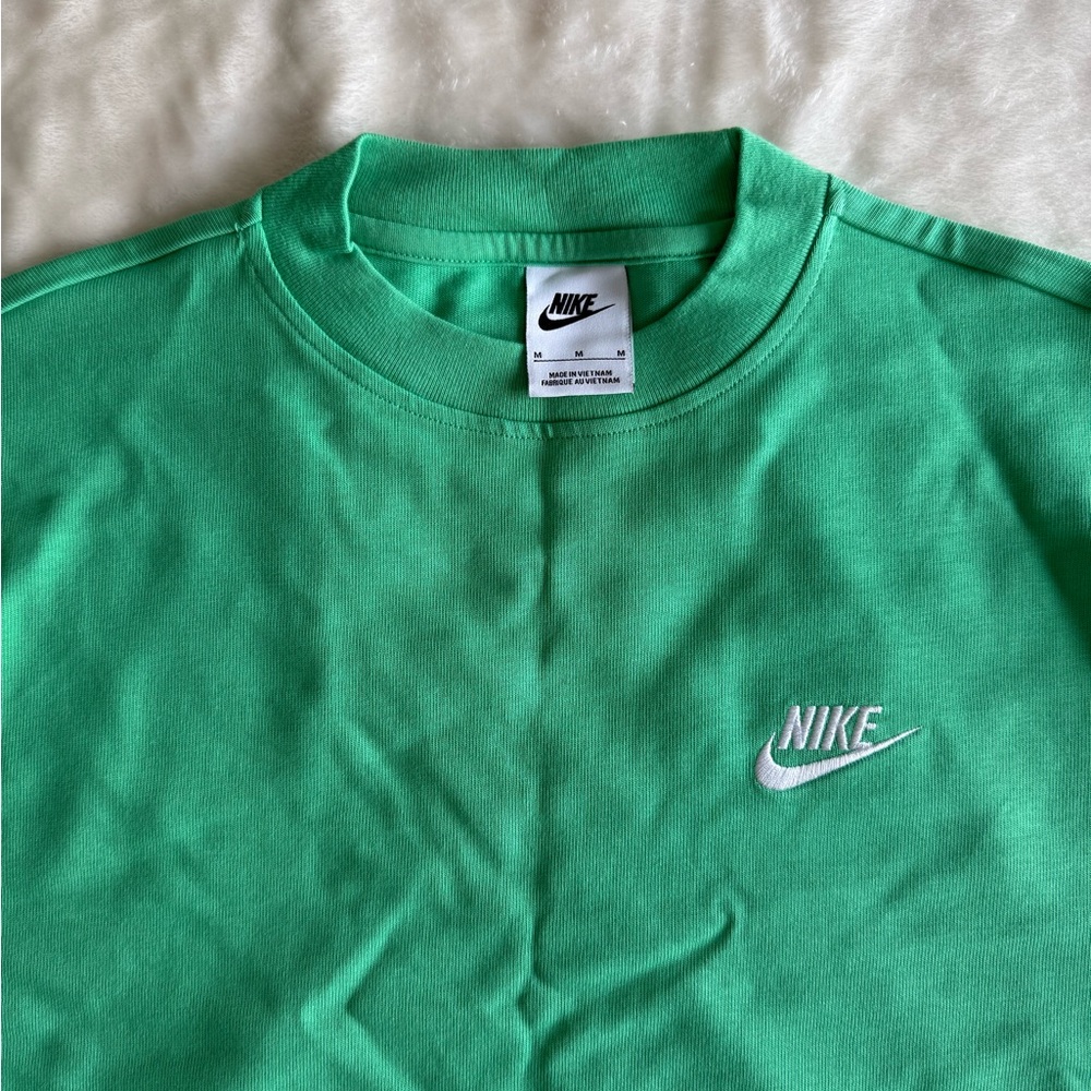 Nike Mint Green Athletic Set - Picture 6 of 9
